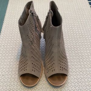 TOMS Majorca peep toe with heel. Size 9M. Used GC.